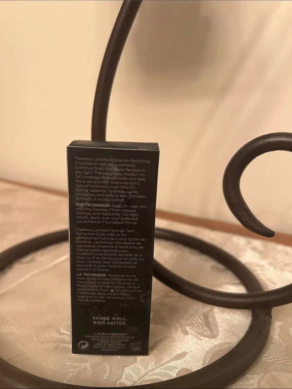 Laura Mercier Flawless Lumière Radiance-Perfecting Foundation 1N2 Vanille 1oz